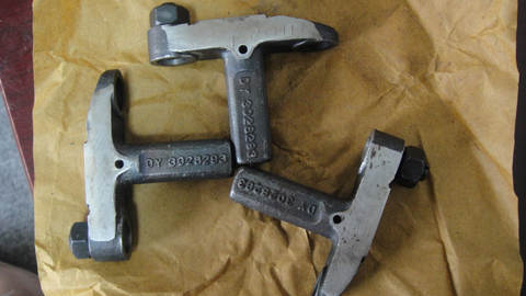 Chongqing Cummins Bulldozer Generator Set Engine Parts NT855 T-shaped Pressing Plate 3028293