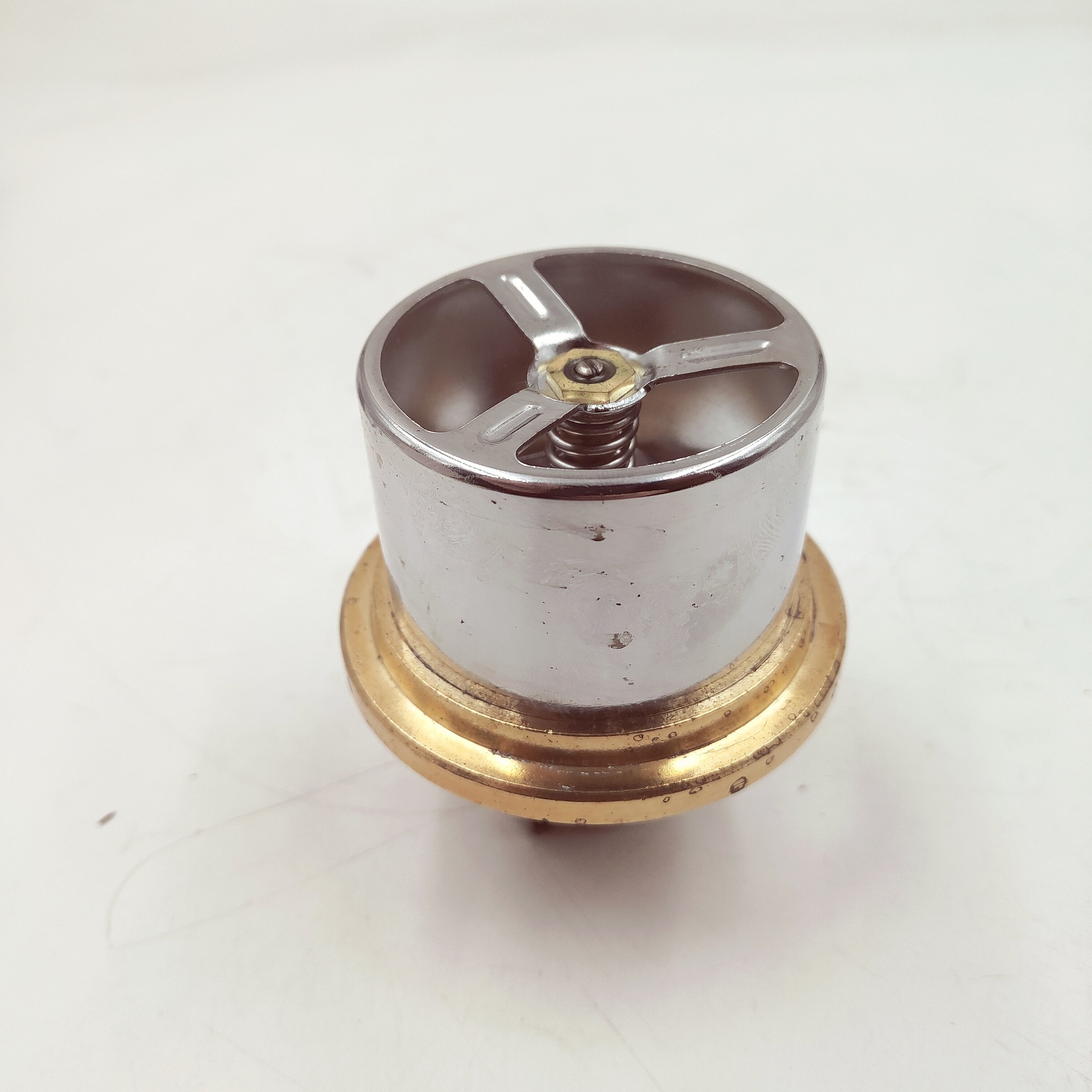 Part Thermostat 3076489 for Cummins K19 Engine