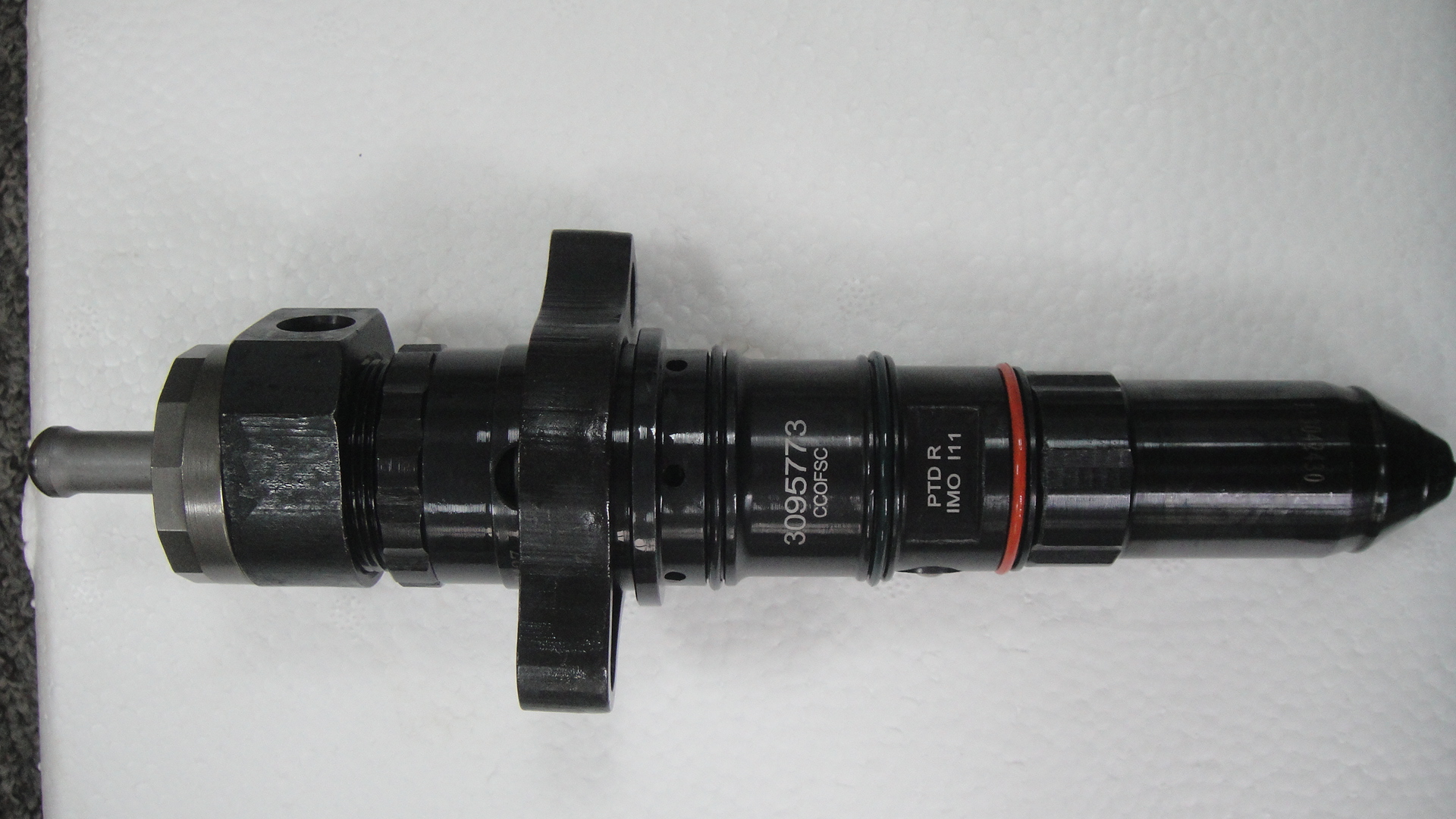 Cummins KTA19 Generator Set Injector Assembly 3095773 Original Cummins Oil Pump Nozzle